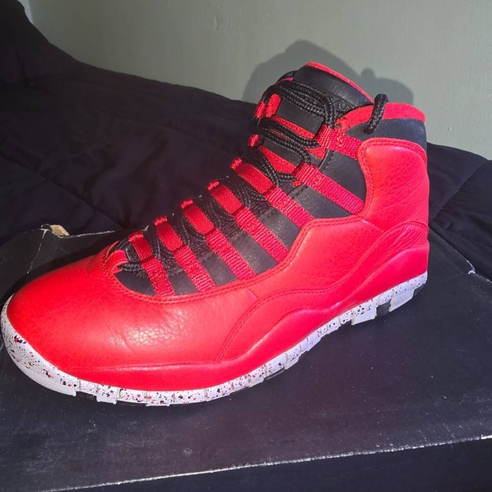 Nike Men's Red and Black Sneakers